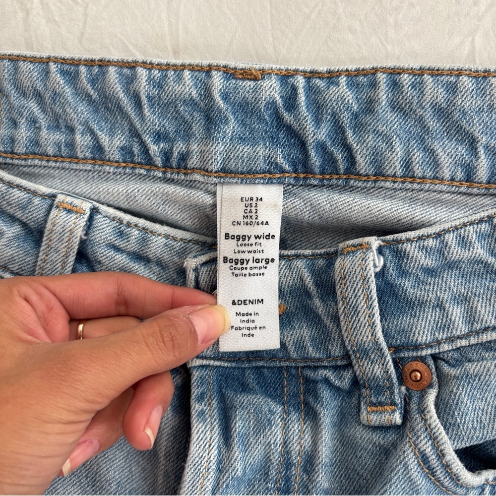 Low Rise Baggy Jeans - Picture 6 of 8